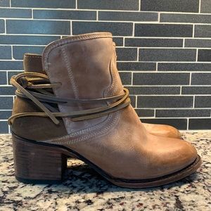 Firebird by Steve Madden, Casey, Size 9. Rare neutral color. Excellent condition